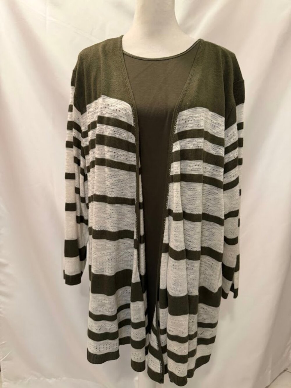 NWOT CJ BANKS set of 2 items! Shell and Matching Long Sleeve Top - 3X